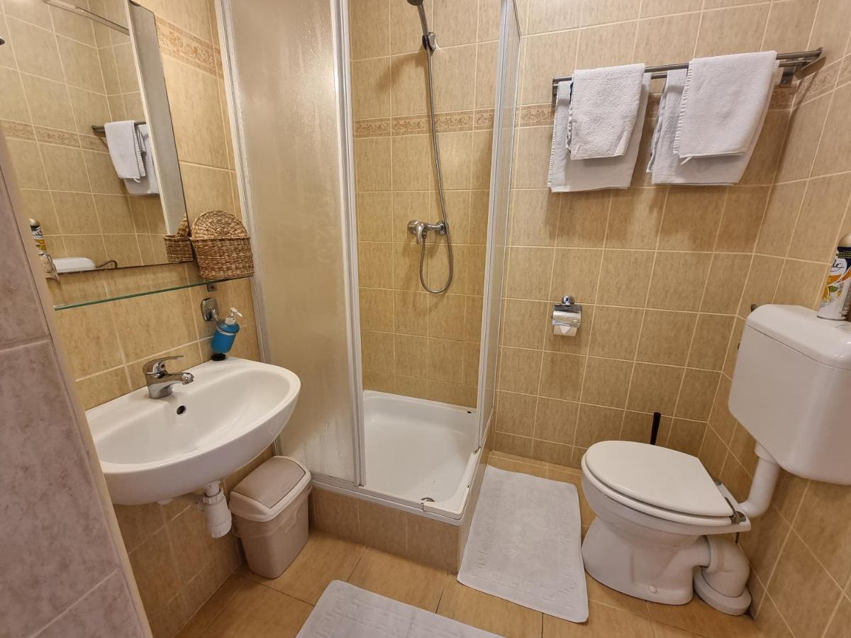 Abigel Vendeghaz Hotel Miskolc Exterior photo